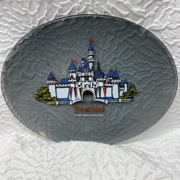 Vintage Walt Disney Grey Glass Souvenir Plate of Disneyland Princess Castle - Picture 4 of 4
